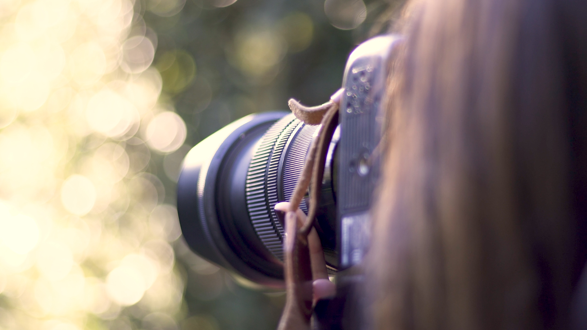 cámara de fotografía, cámara canon, mujer sosteniendo cámara, fotógrafo